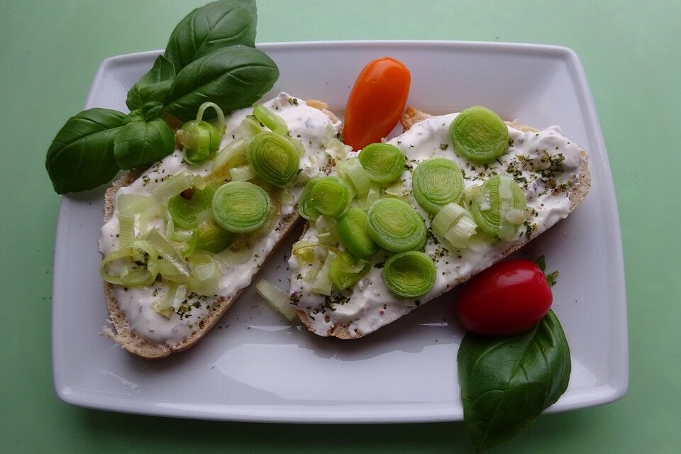 Crostini mit Ricotta, Estragon und Lauch