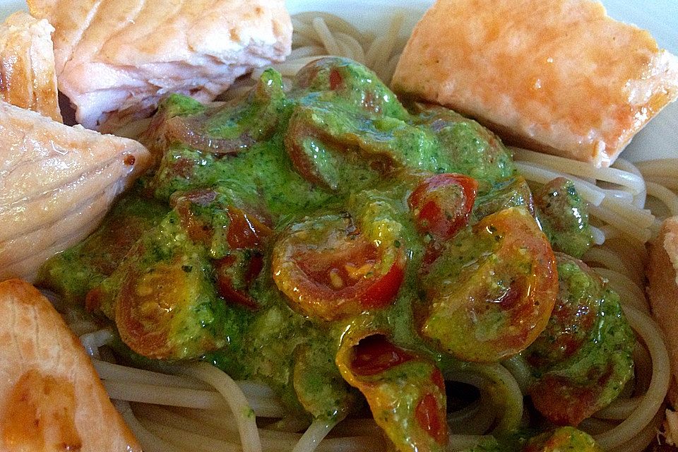 Spaghetti mit Lachs und Kirschtomaten