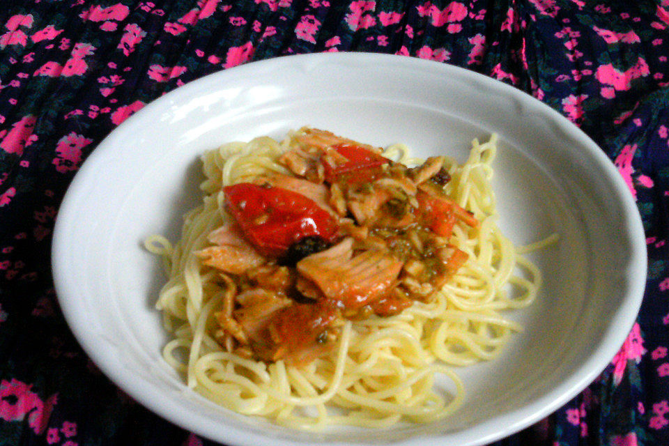 Spaghetti mit Lachs und Kirschtomaten