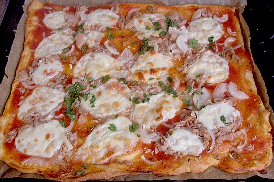 Thunfisch - Pizza mit geräuchertem Büffelmozzarella