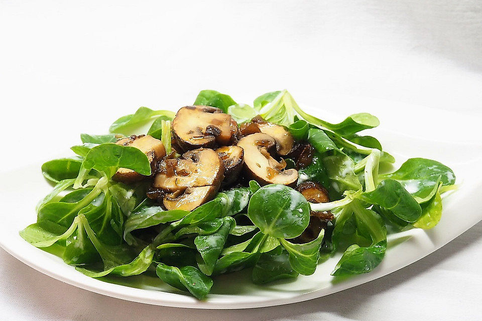 Feldsalat mit Champignons