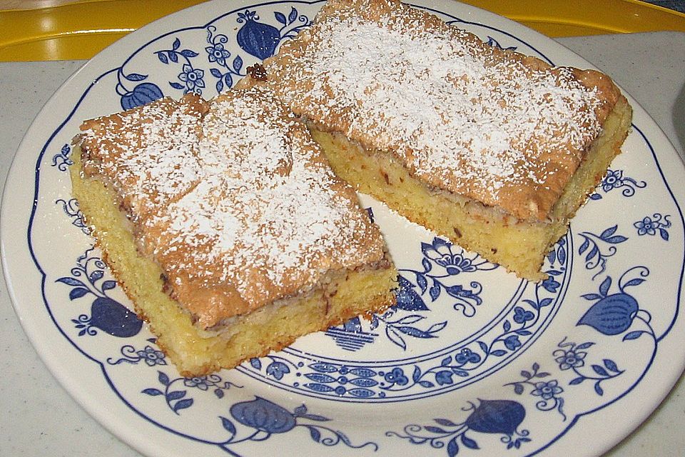 Altbaerlis Apfelkuchen mit Nusshaube