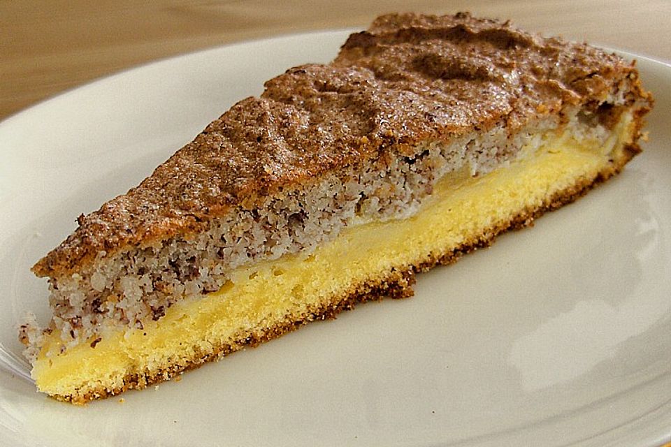 Altbaerlis Apfelkuchen mit Nusshaube