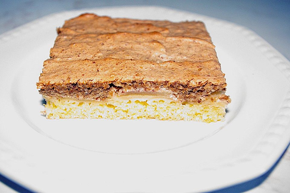 Altbaerlis Apfelkuchen mit Nusshaube