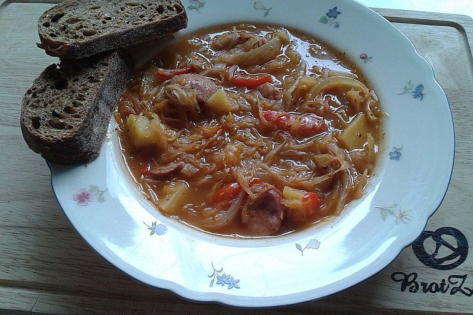 Wurst - Sauerkraut - Gulasch mit Kartoffeln