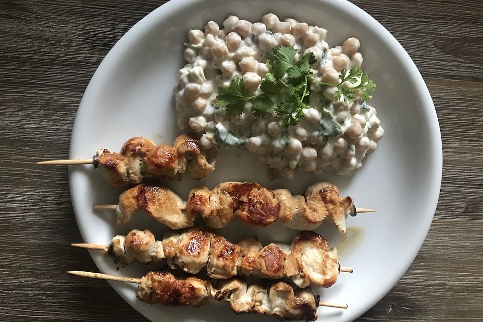 Sate - Spieße auf Kichererbsen - Salat