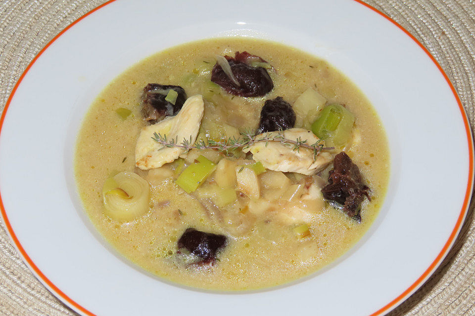 Hühnersuppe mit Backpflaumen