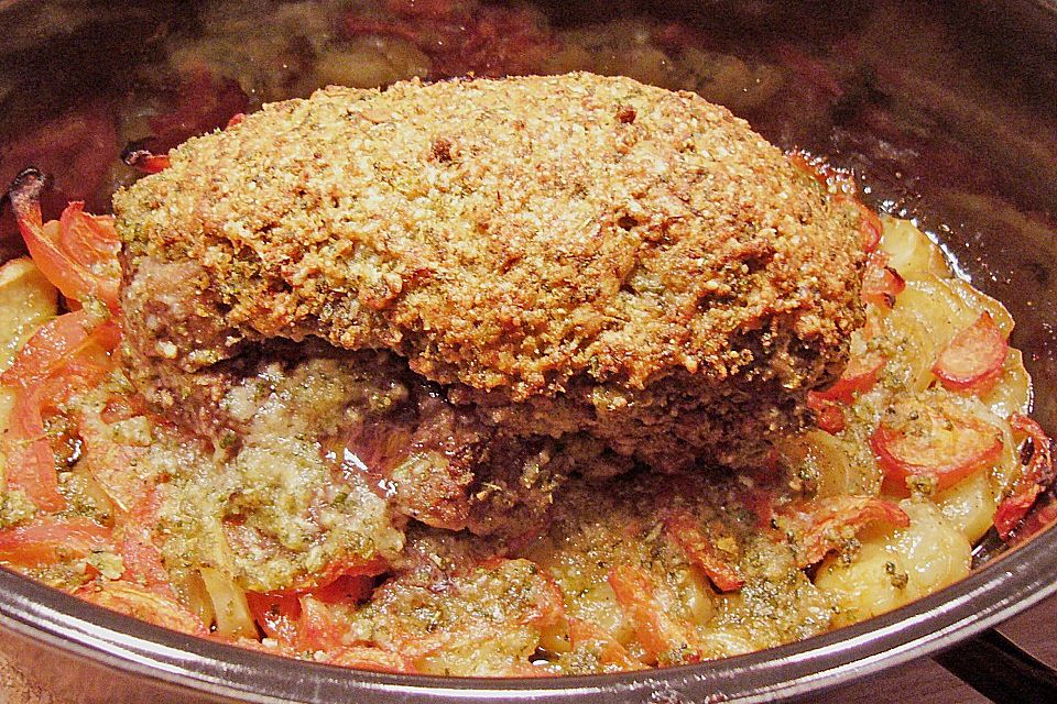 Lammbraten mit Kartoffeln und Tomaten