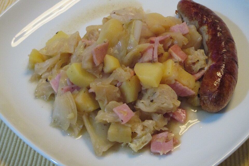 Kartoffel - Kohlpfanne mit Bratwurst