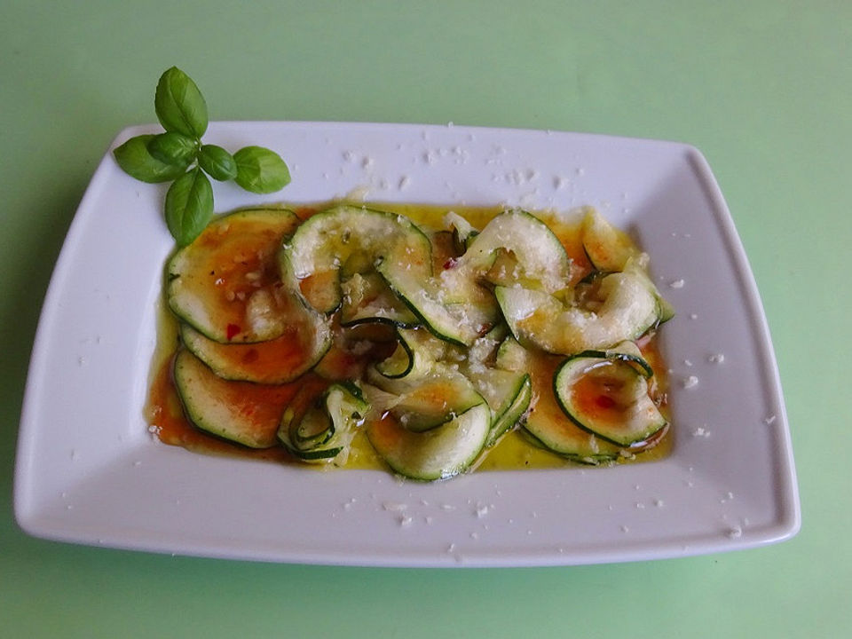 Zucchini - Carpaccio mit Parmesan von Fee86| Chefkoch