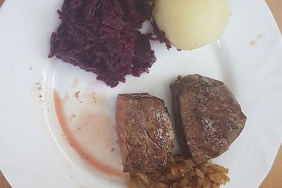 Rindermedaillons medium mit Baked Potatoe