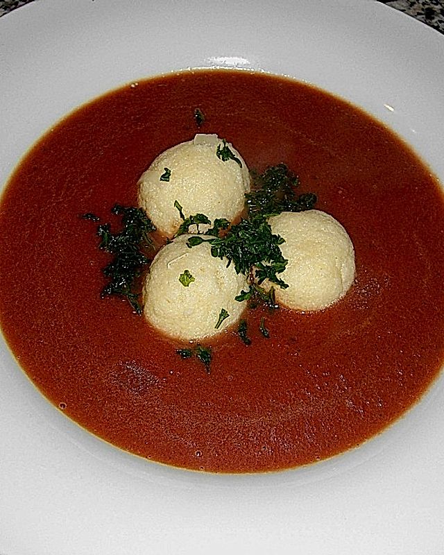 Rote Bete - Cremesuppe mit Mini - Grießknödeln