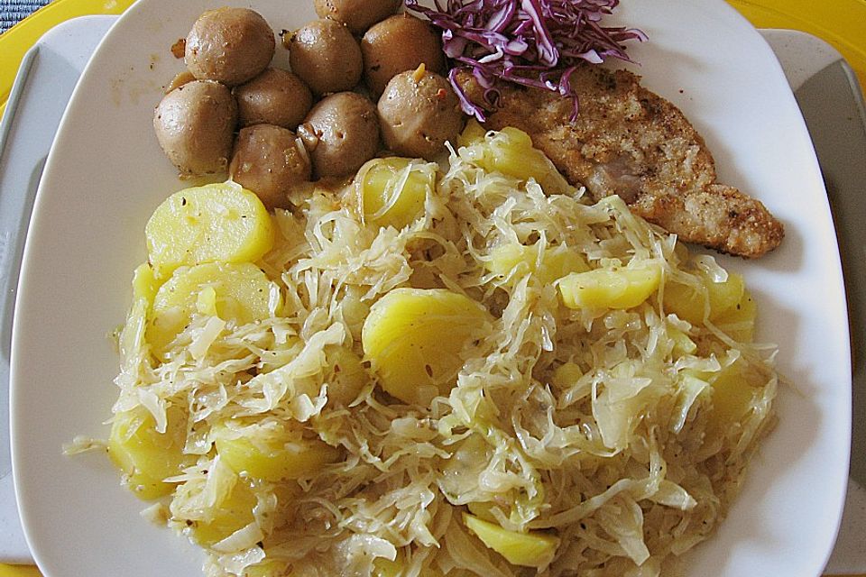 Warmer Kartoffelsalat mit Weißkraut