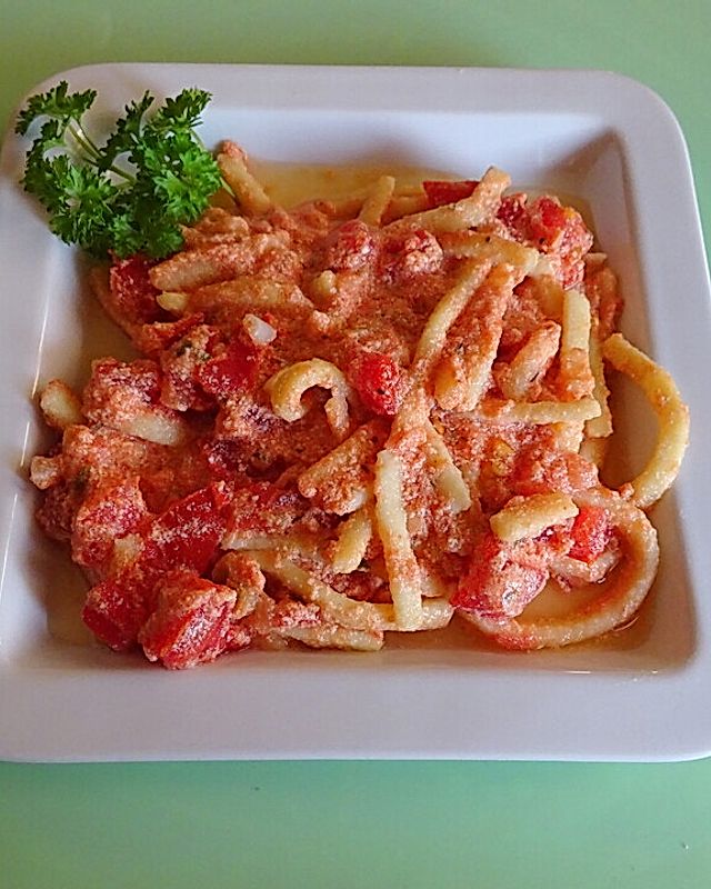 Spaghetti mit Tomaten - Käse - Soße