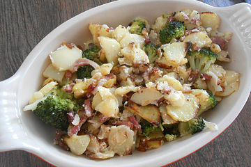 Brokkoli - Kartoffel - Auflauf mit Speck