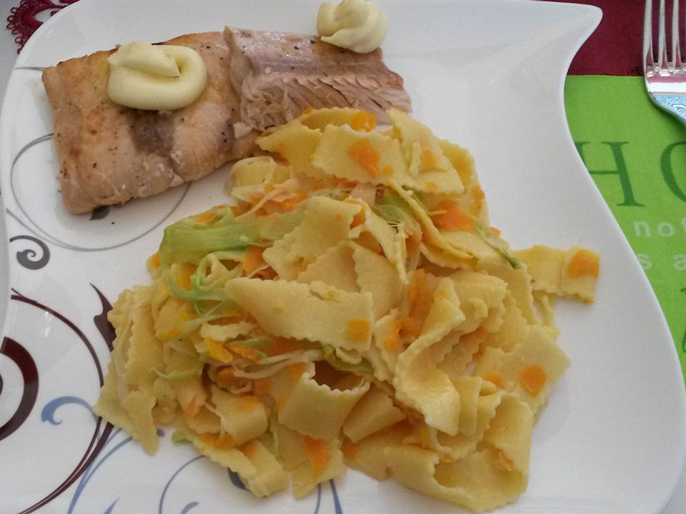 Lachs mit Zitronen - Pfeffer - Butter - Kochen Gut | kochengut.de