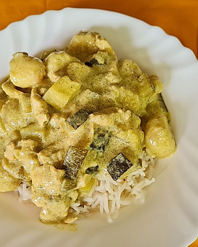 Putengeschnetzeltes in Bananen - Zucchini - Curry