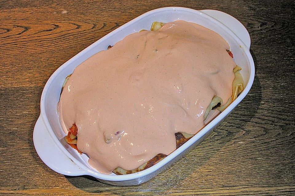 Pfannkuchen mit Hackfleischfüllung Pfannkuchen mit Hackfleischfüllung