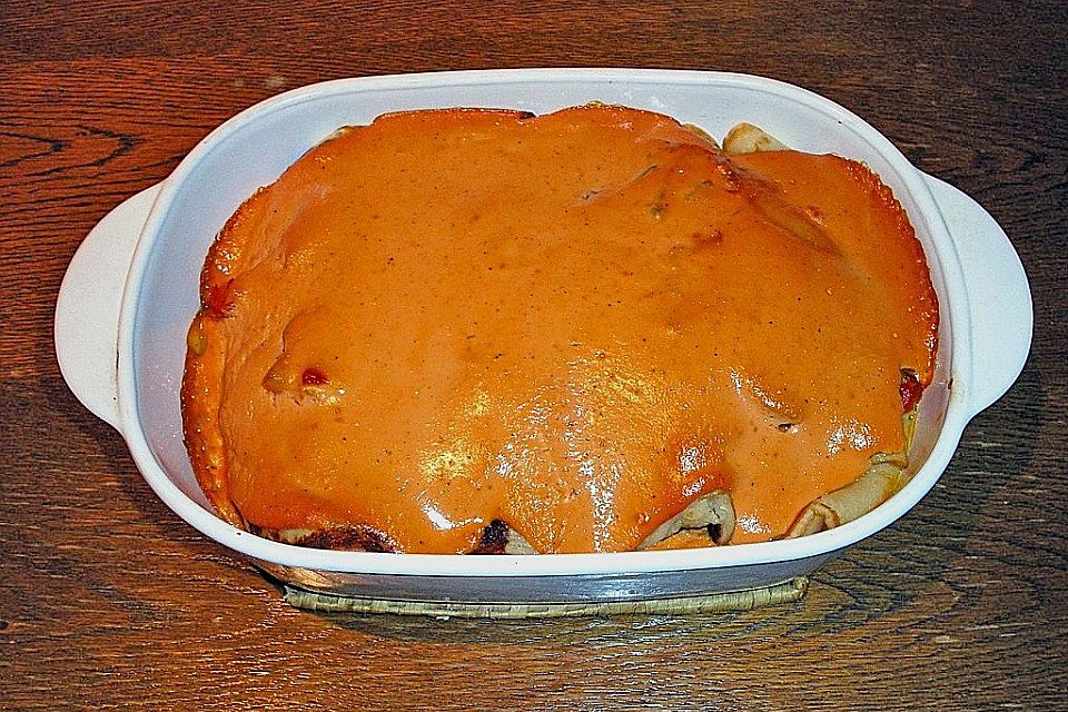 Pfannkuchen mit Hackfleischfüllung Pfannkuchen mit Hackfleischfüllung
