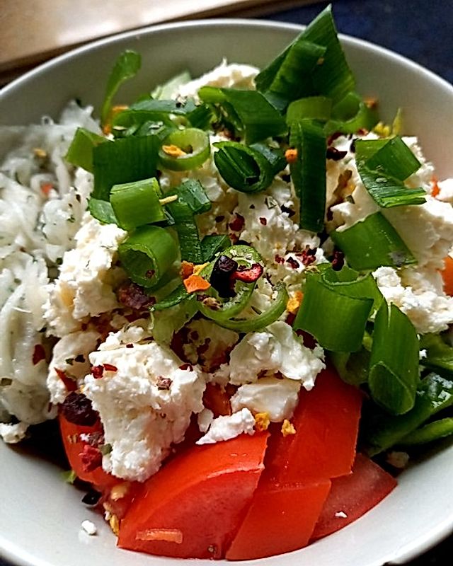 Gemischter Salat mit Joghurt - Dressing