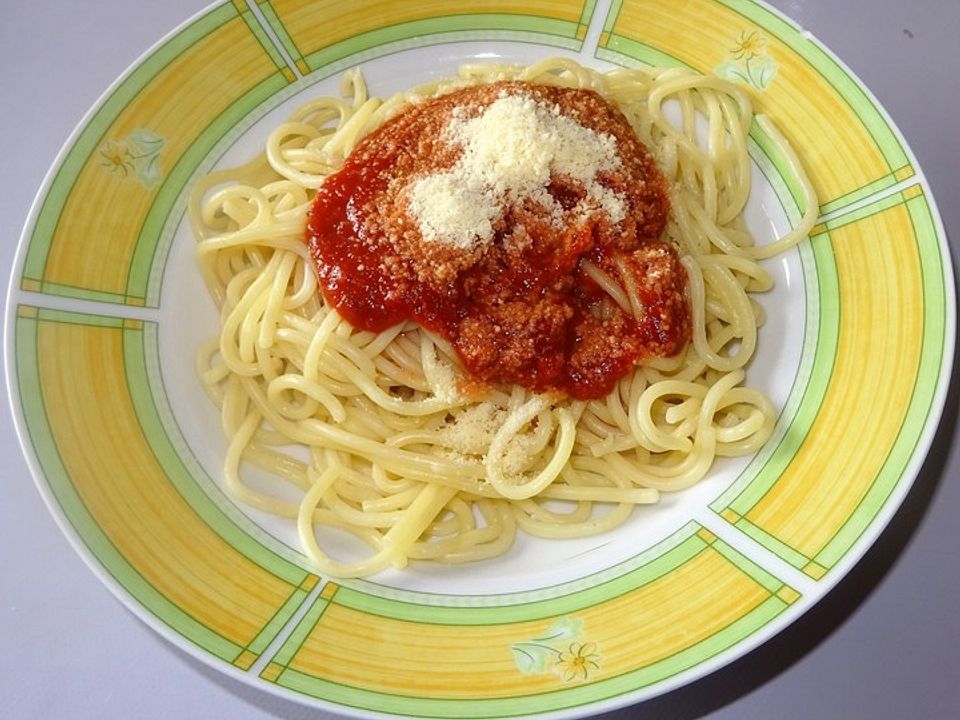 Spaghetti mit Tomatensauce von nesssy9 | Chefkoch