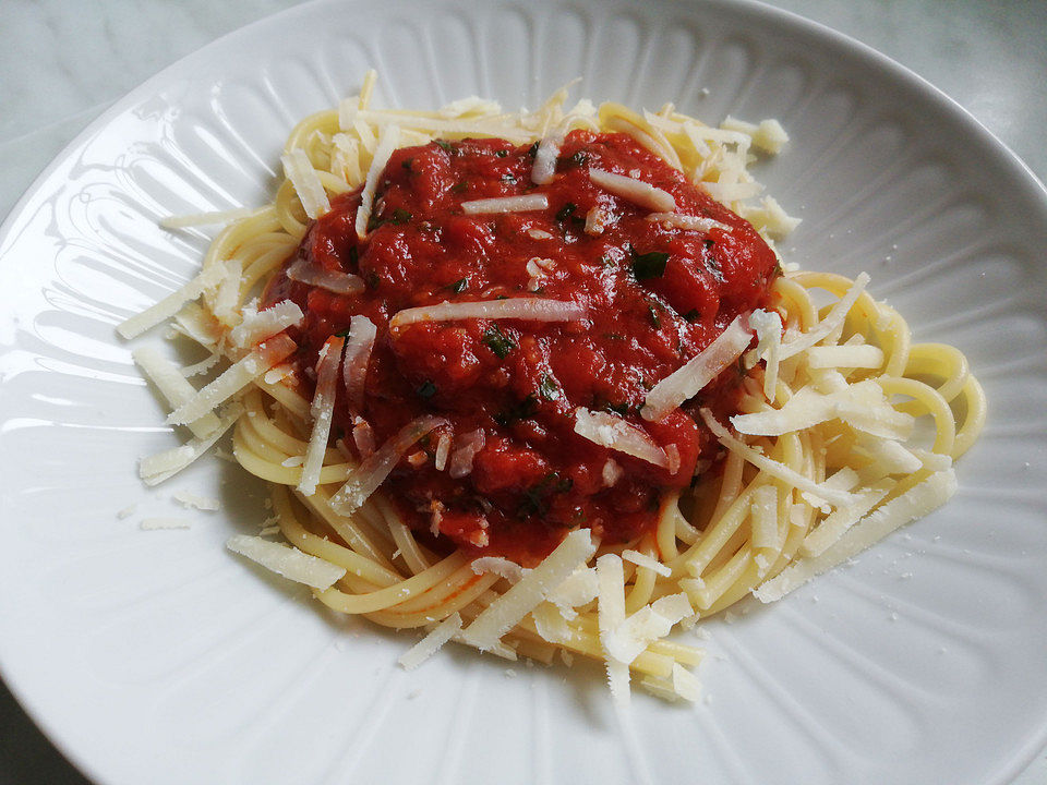 Spaghetti mit Tomatensauce von nesssy9 | Chefkoch