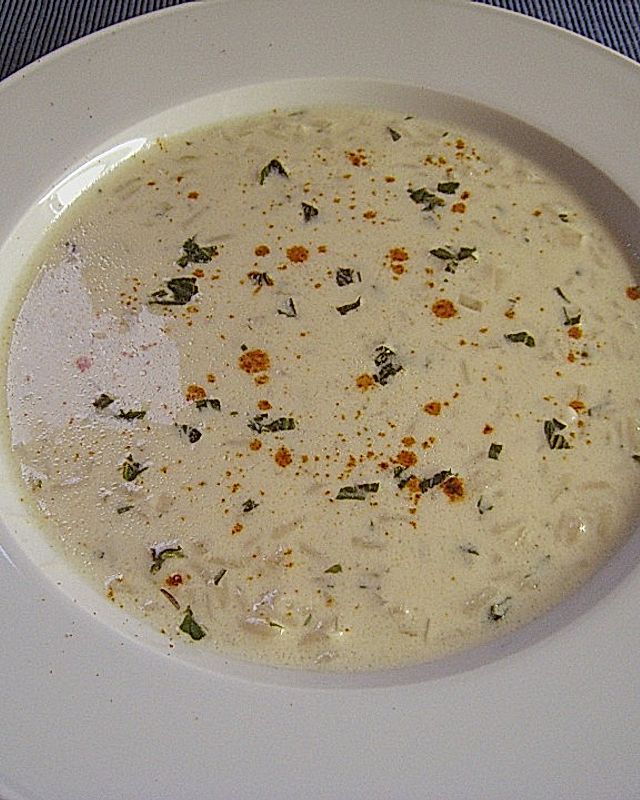 Türkische Joghurtsuppe