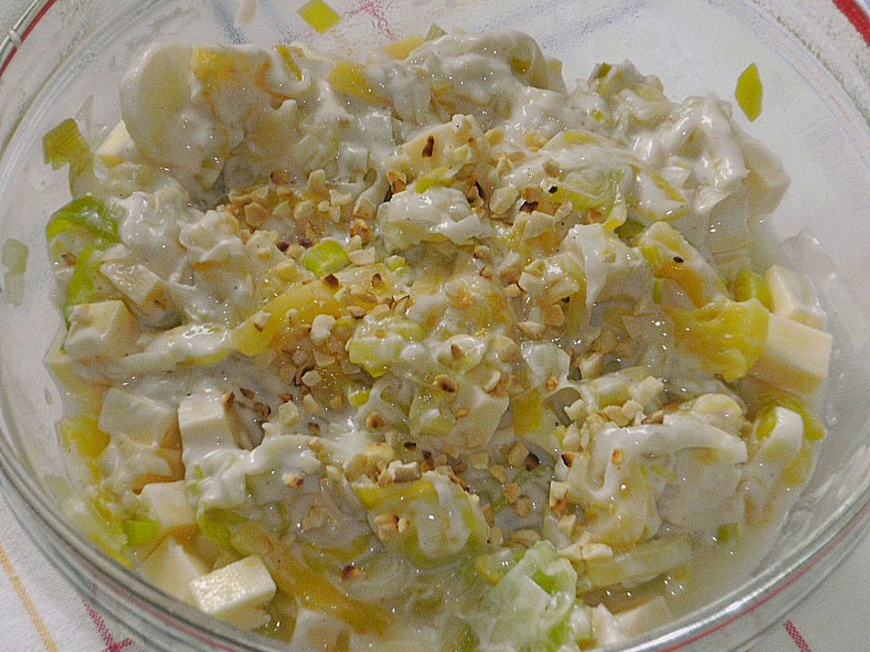 Salat mit Lauch, Ananas, Käse und gerösteten Mandeln von omela| Chefkoch