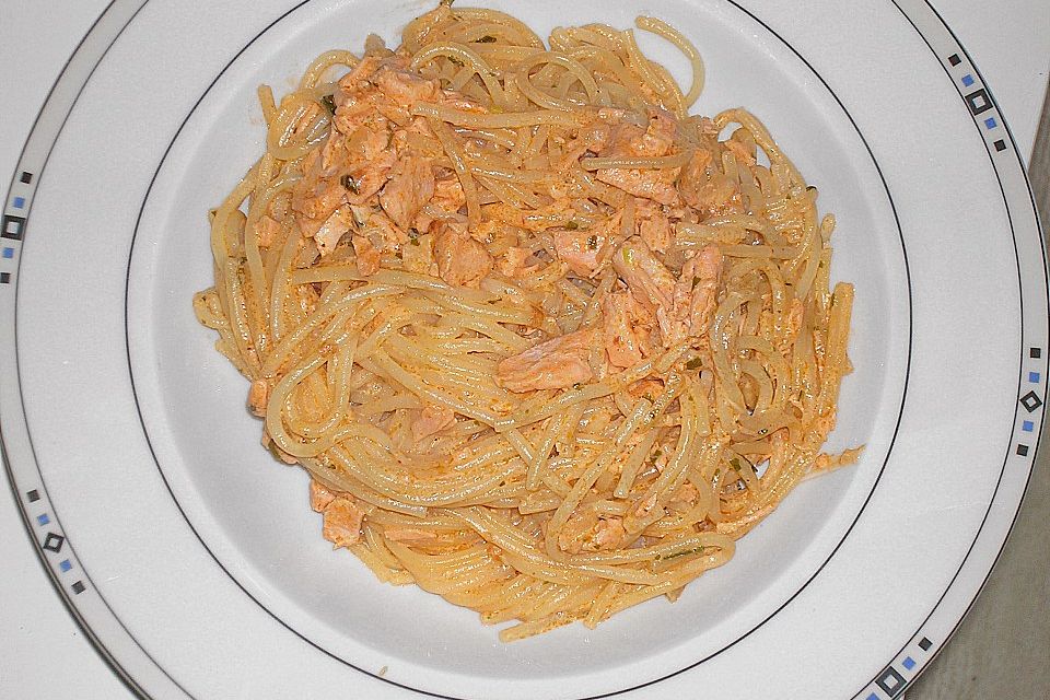 Tagliatelle mit Lachs