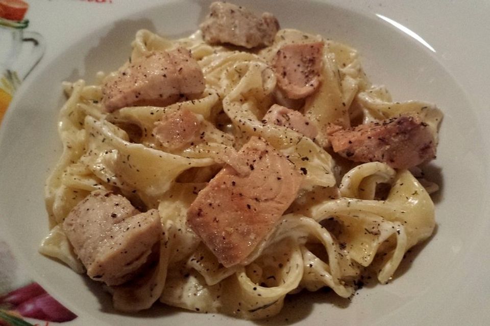 Gebratener Lachs auf Tagliatelle