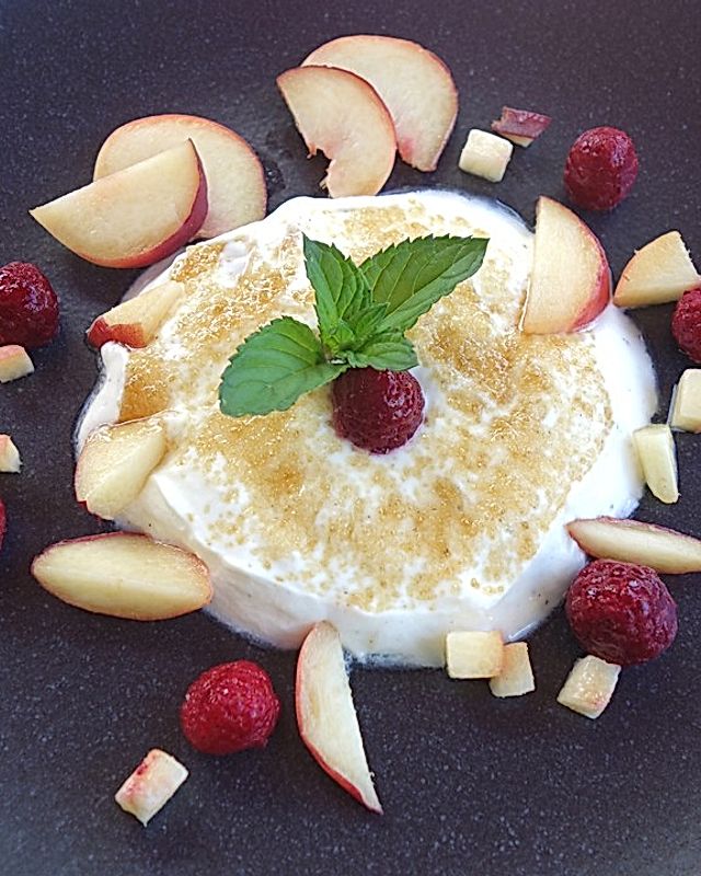 Joghurt - Dessert mit Himbeeren und Pfirsichen