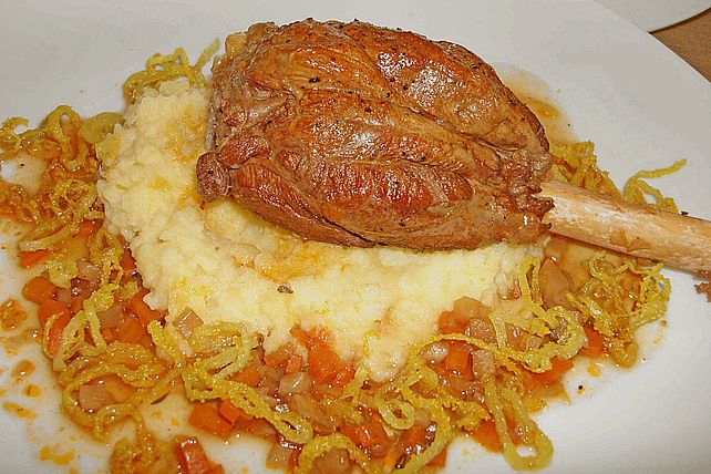 Lammhaxe im Vanillesud mit Pastinaken - Püree und frittierten ...