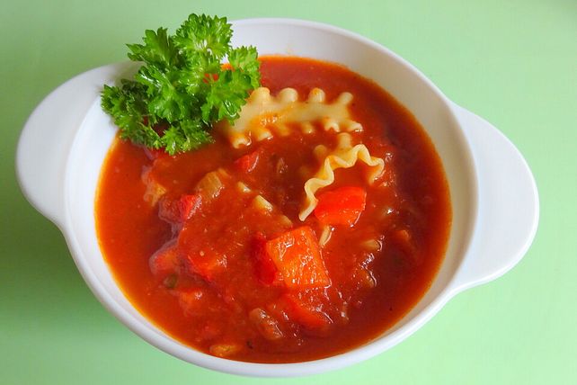 Scharfe Tomatensuppe mit Nudeln und Schinken von lacarrona| Chefkoch Scharfe Tomatensuppe mit Nudeln und Schinken von lacarrona| Chefkoch