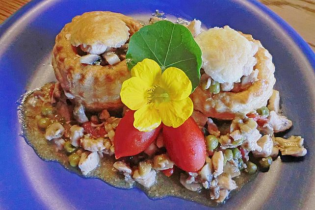 Königinpastetchen mit Hähnchen in einer feinen Estragon - Sahne - Sauce ...