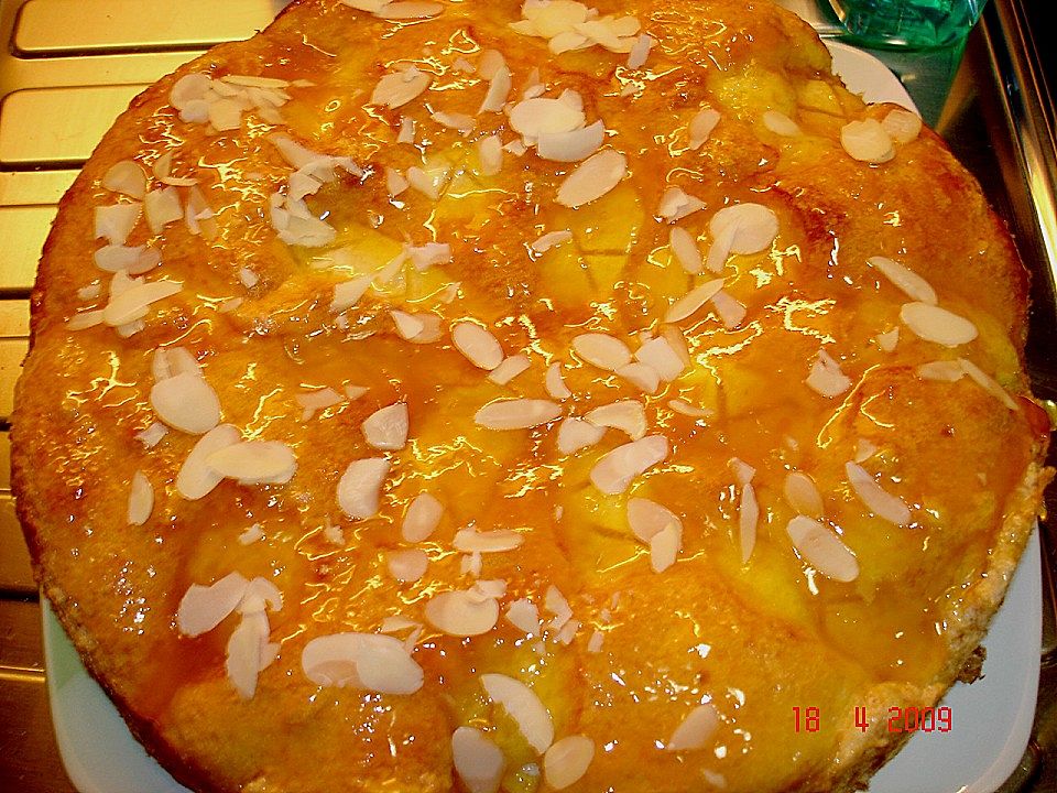 Versunkener Apfelkuchen Ivan mit Aprikosenmarmelade und Mandelblättchen ...