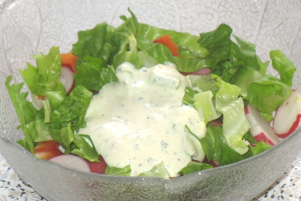 Leckere Salatsoße für gemischten Salat