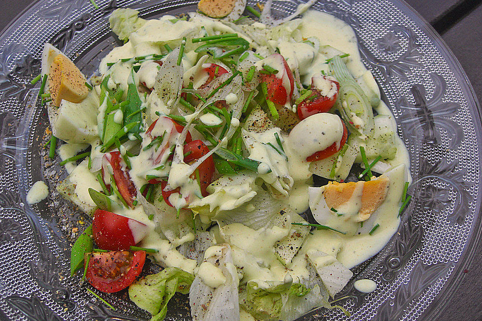 Leckere Salatsoße für gemischten Salat