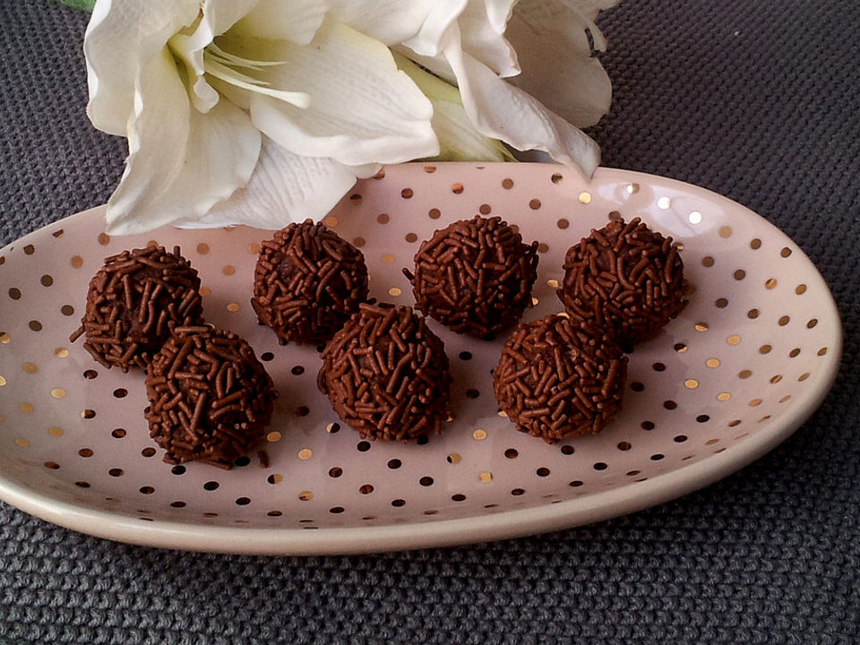 Rumkugeln aus geriebener Schokolade von Sivi| Chefkoch