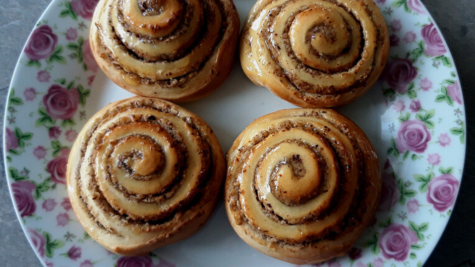 Hefeteigschnecken mit Nussfüllung von wilana