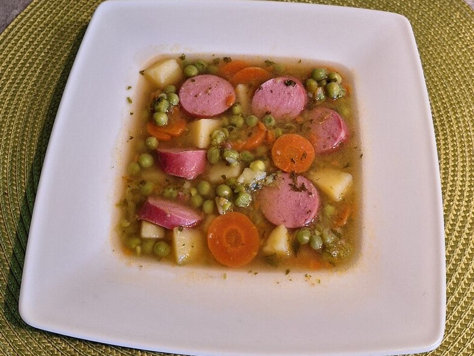 Schnelle Erbsensuppe Aus Tiefkühlerbsen Und Frischen Möhren