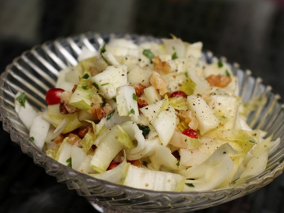 Chicoree - Salat mit Äpfeln und Nüssen von dieter1954| Chefkoch