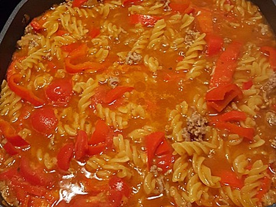 Nudelpfanne mit Hackfleisch, Paprika und Tomaten - Kochen Gut ...