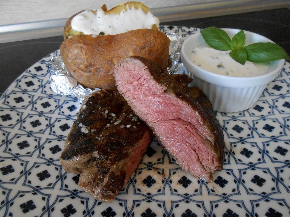 Steak mit Folienkartoffel und Sour Cream von MAS1979| Chefkoch