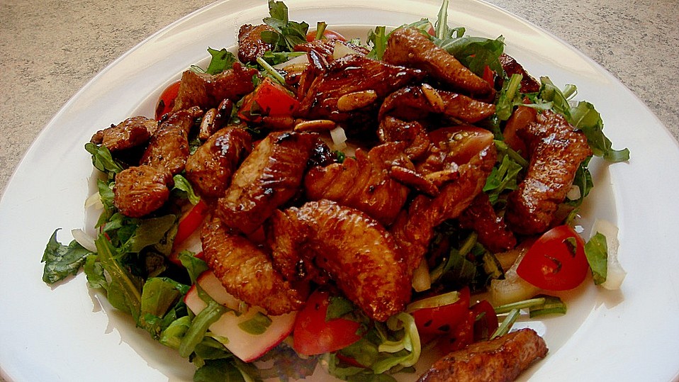 Rucola - Feldsalat mit Putenstreifen und Calamares von Firenzia Rucola - Feldsalat mit Putenstreifen und Calamares von Firenzia