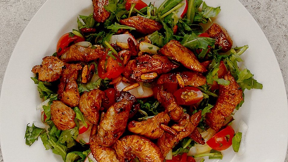 Rucola - Feldsalat mit Putenstreifen und Calamares von Firenzia Rucola - Feldsalat mit Putenstreifen und Calamares von Firenzia