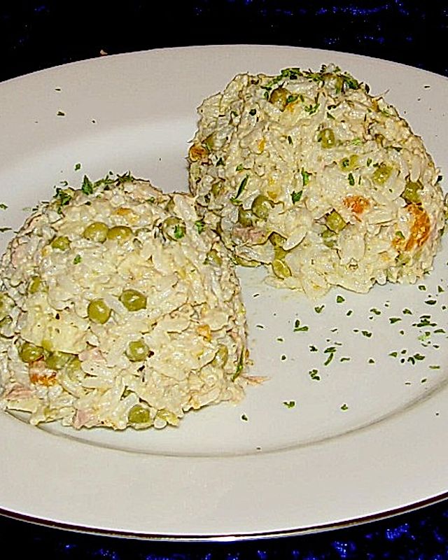 Reissalat mit Thunfisch, Erbsen und Möhren