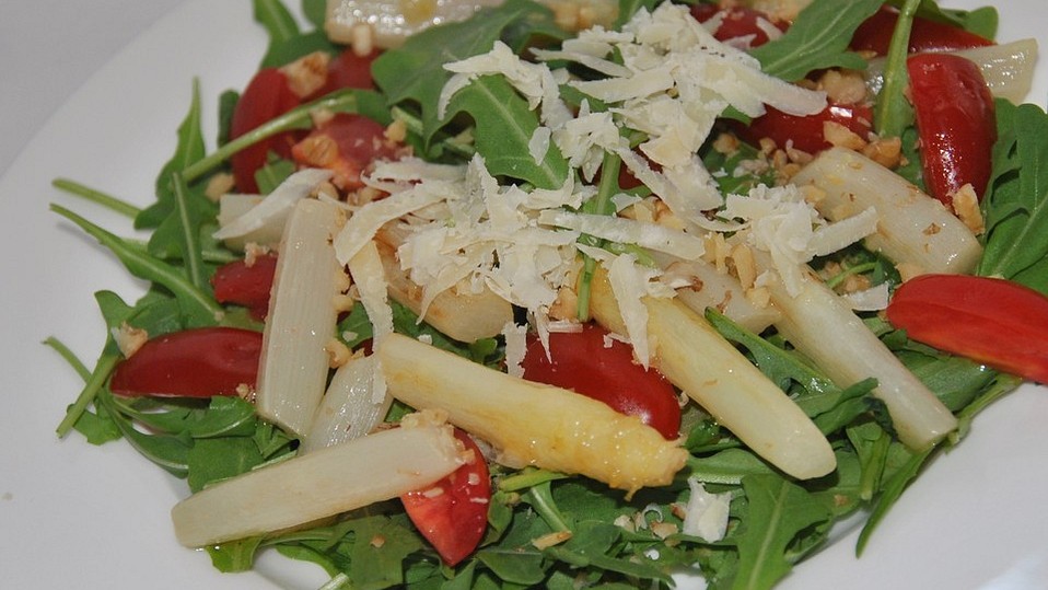 Salat mit gebratenem Spargel, Ziegenkäse, Rauke und Tomaten von monikap Salat mit gebratenem Spargel, Ziegenkäse, Rauke und Tomaten von monikap