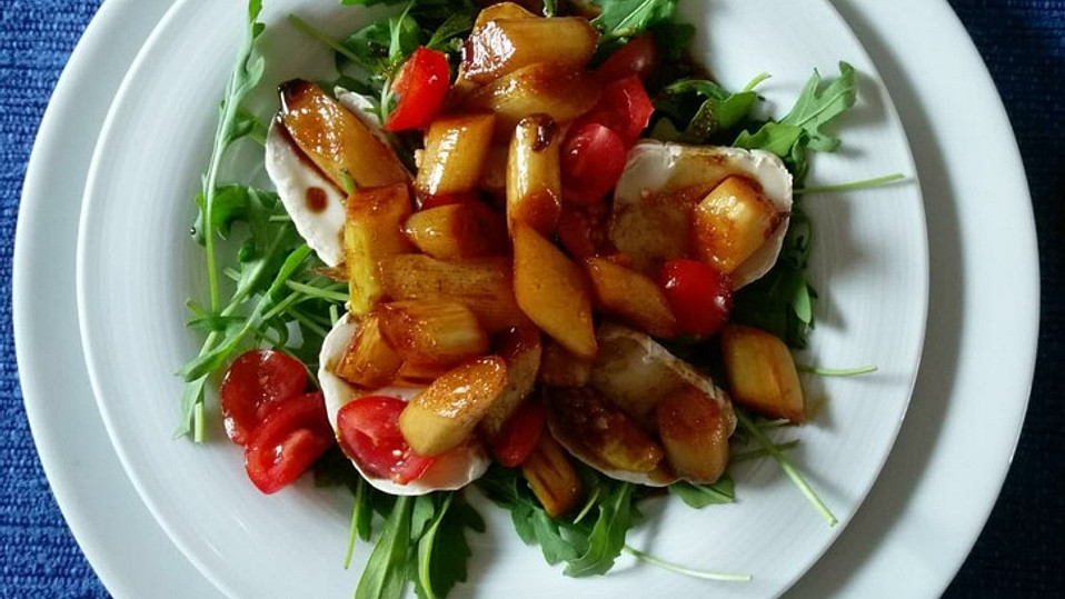 Salat mit gebratenem Spargel, Ziegenkäse, Rauke und Tomaten von monikap Salat mit gebratenem Spargel, Ziegenkäse, Rauke und Tomaten von monikap