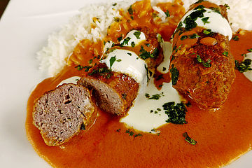 Curry - Kebab oder Indische Fleischbällchen in Currysoße