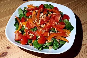 Gemischter Salat Mit Pinienkernen Und Honig Senf Dressing Von Mangodiao Chefkoch